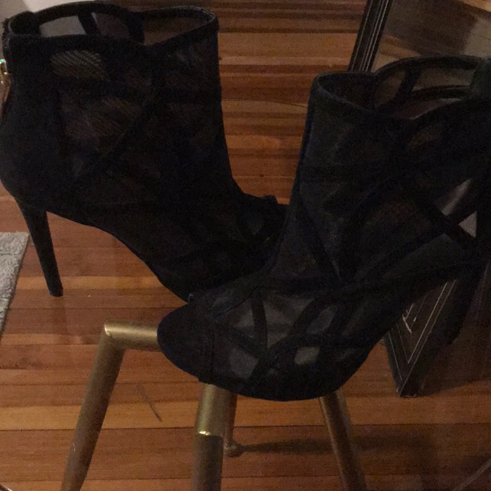 Black peep toe Bootie